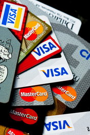 Кредитные карты: полезная услуга или способ обмана граждан?
