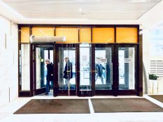 Вход в БЦ "Артос, где находится компания Интер-фрейт Восток Вход в БЦ "Артос, где находится компания Интер-фрейт Восток